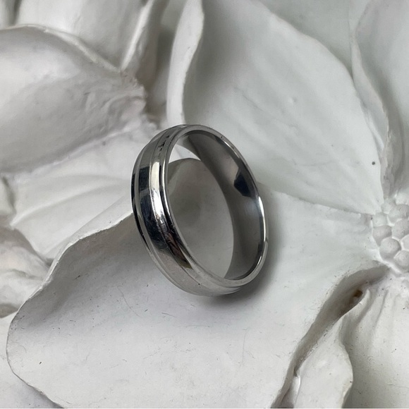 Mens Silver Band Ring - Picture 6 of 9
